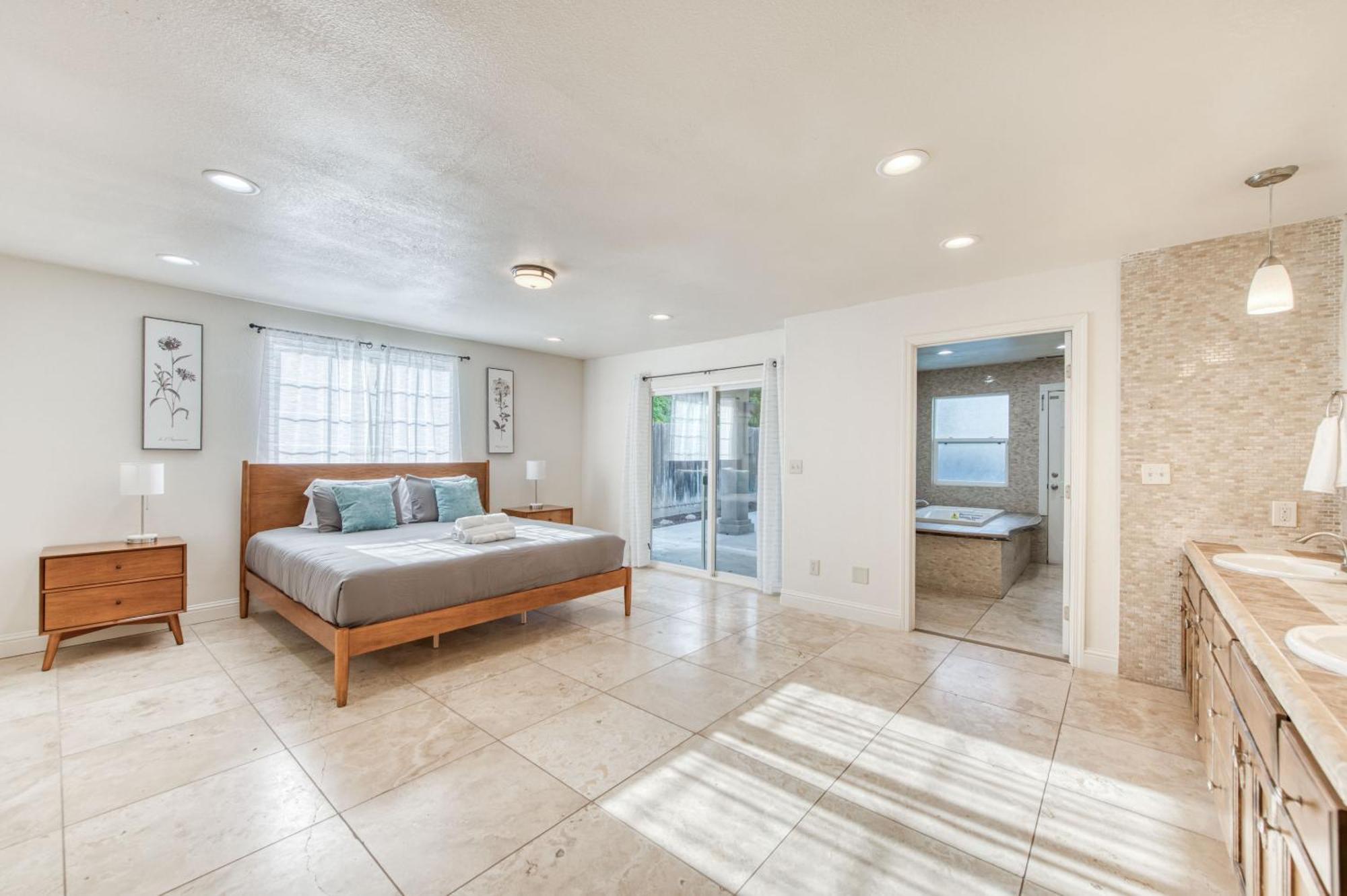 Fig Garden 4br House W Pool *