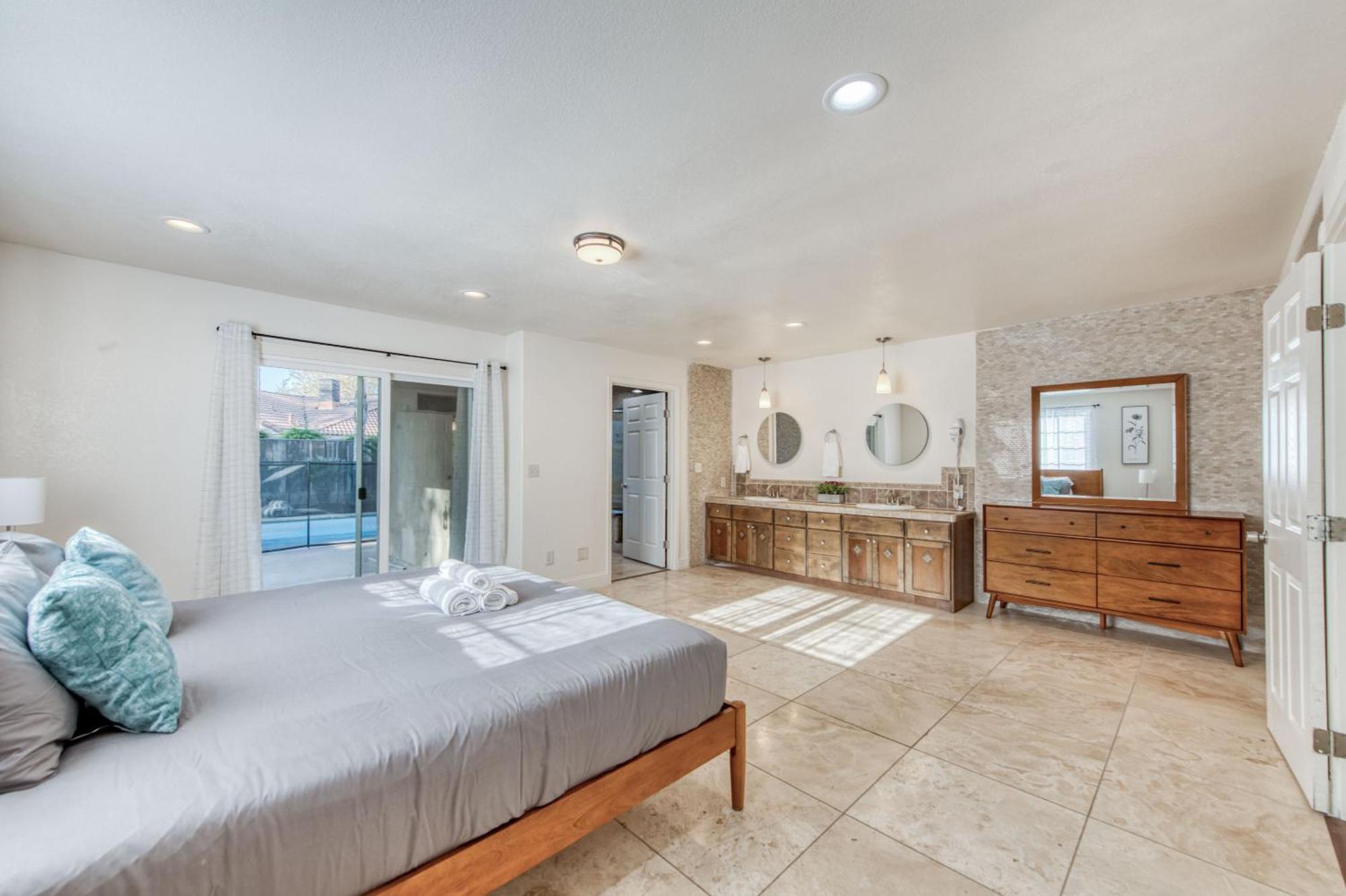 Fig Garden 4br House W Pool * Fresno